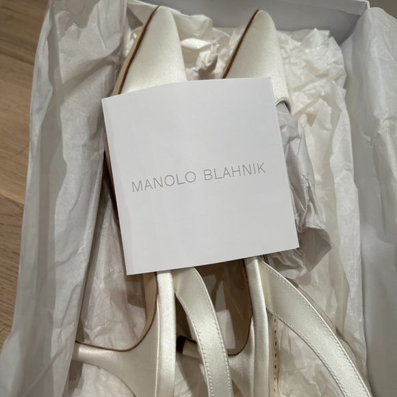 Manolo Blahnik - CAROLYNE BRIDE white satin pumps - Picture 9 of 11